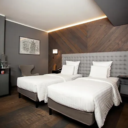 Pullman Old Town 5*