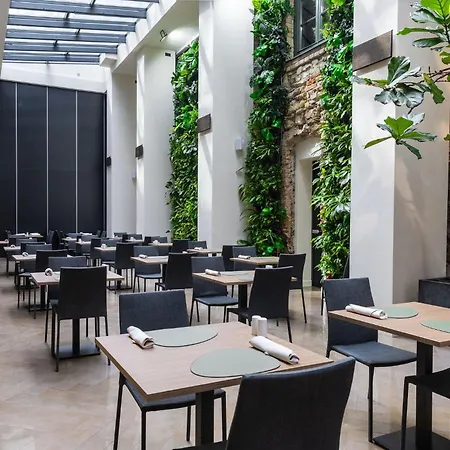 Pullman Old Town Hotel 5*