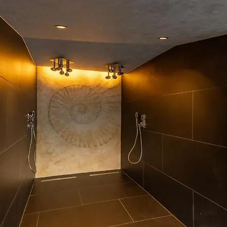 Pullman Old Town Hotel 5*