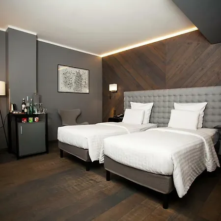 Pullman Old Town Hotel 5*